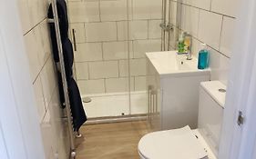 Self Check-In Micro Studio For Max 2 Guests In Central Location Rg4 With Your Own Kitchenette Bathroom Parking And Shared Garden